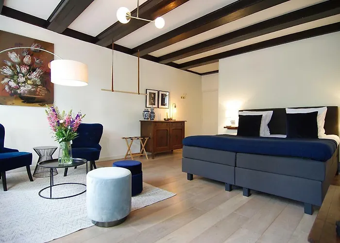 1637: Historic Canal View Suites
